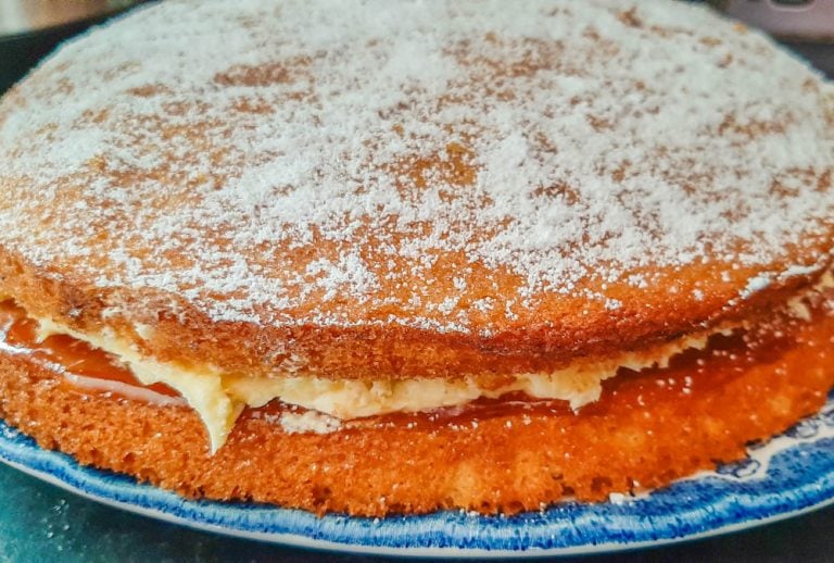 Easy Victoria Sponge Cake – A Sweet Recipe