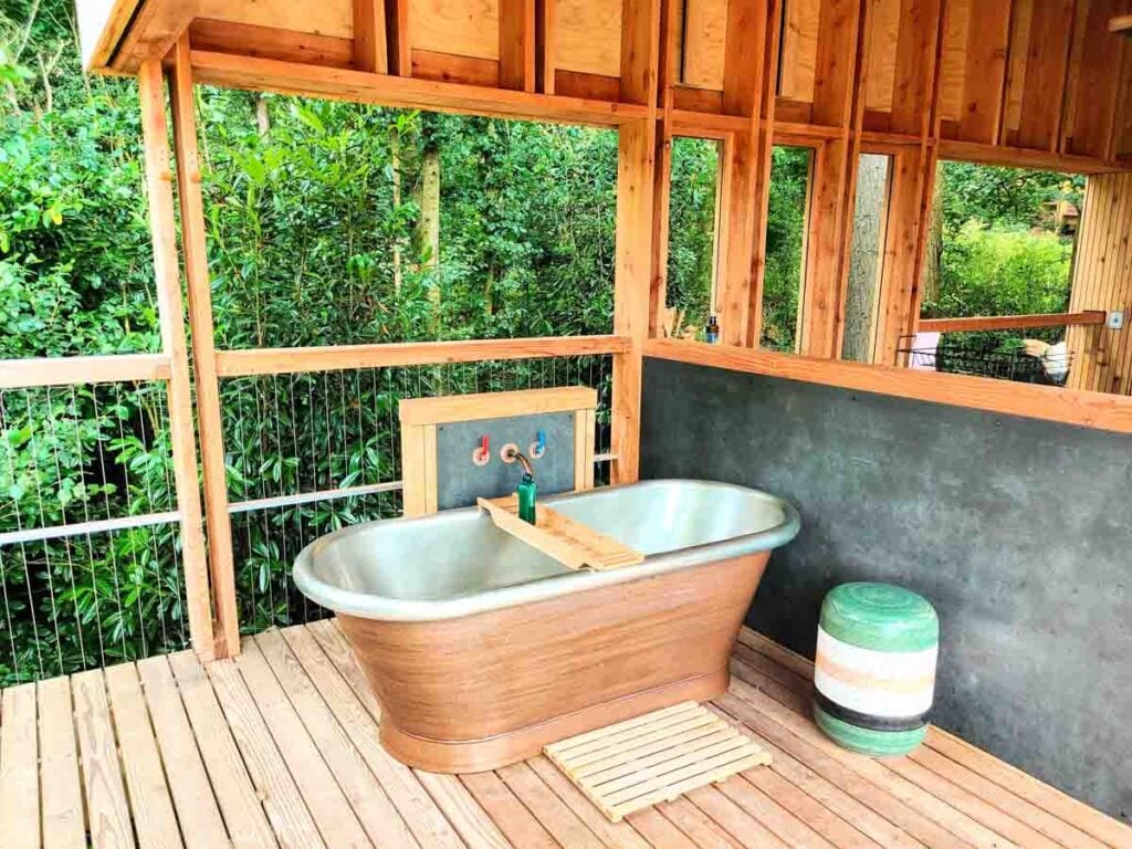 Bath in the treehouse