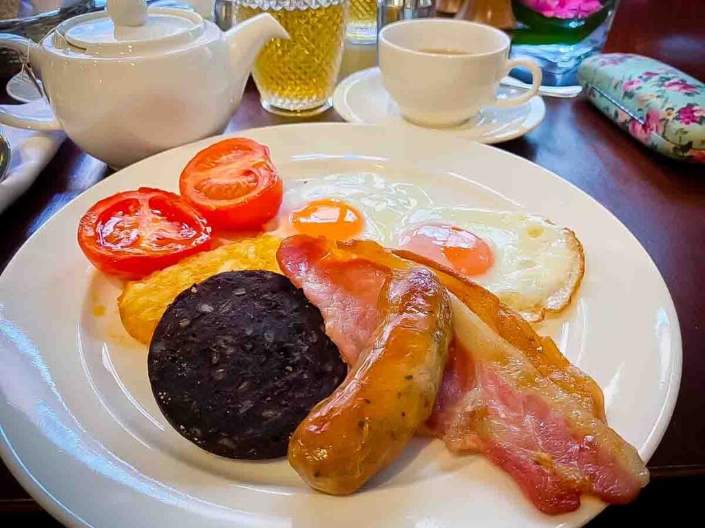 breakfast with black pudding