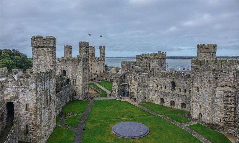 Caernarfon Castle – The Mighty Medieval Fortress