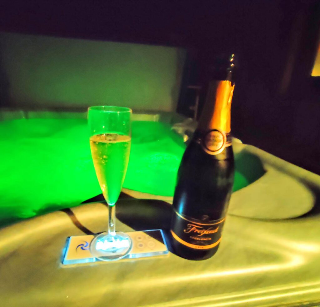 hot tub and fizz