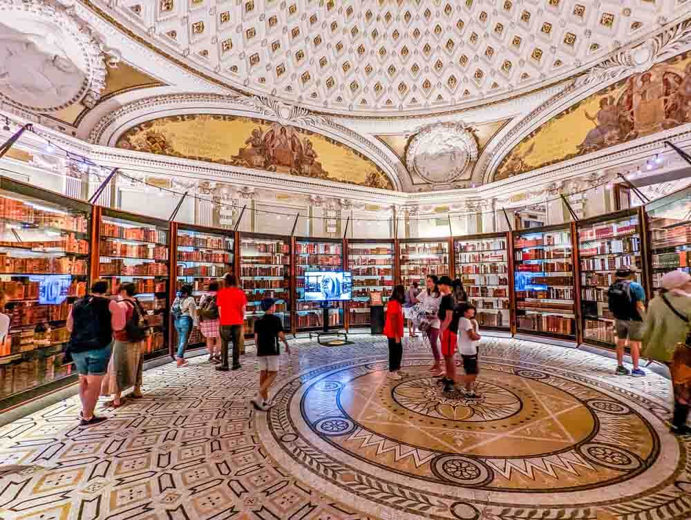 inside the thomas jefferson library