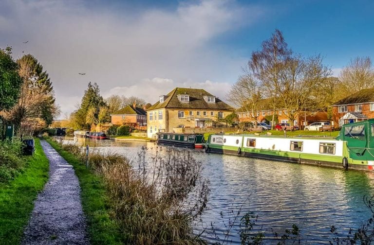 A Hungerford Walk Beside The Kennet & Avon Canal