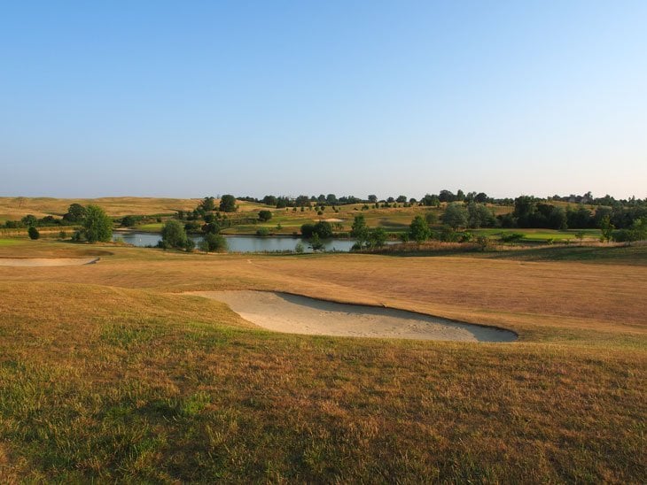 golf bunker and lake at Cumberwell country cottages