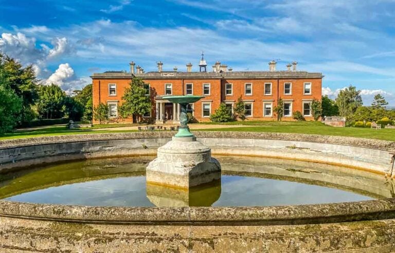 The Stunning Gardens of Mount Ephraim in Hernhill