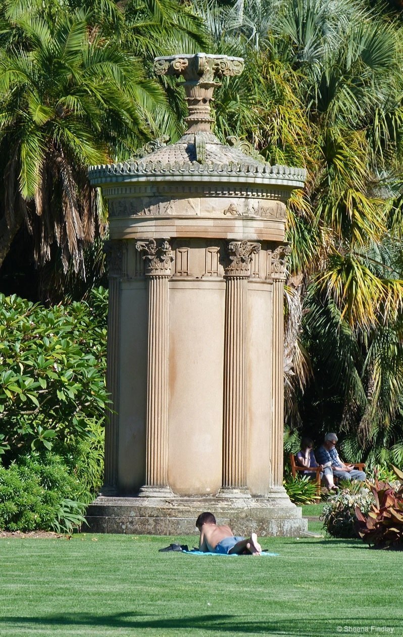 monument in botanical gardens sydney