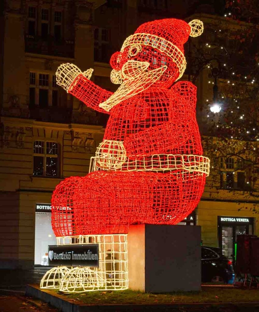 Ku’damm santa lit up