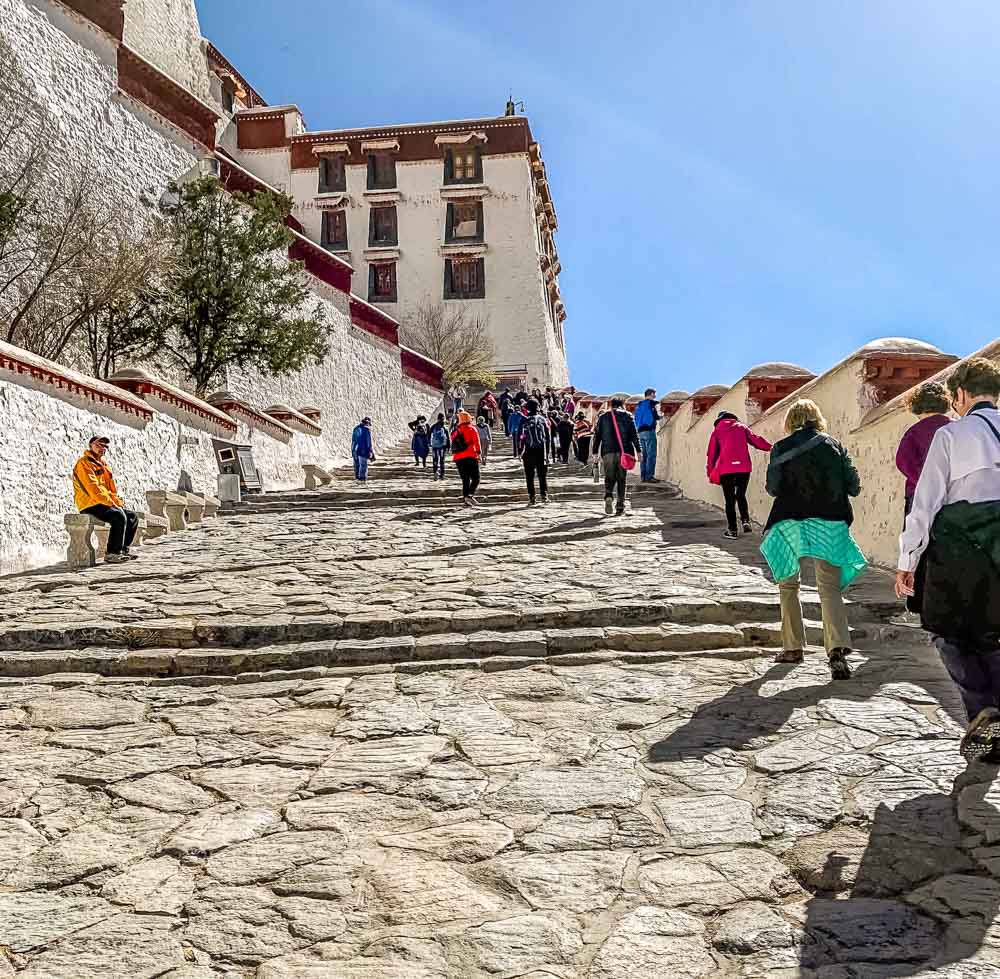 start of climb Portala Palace