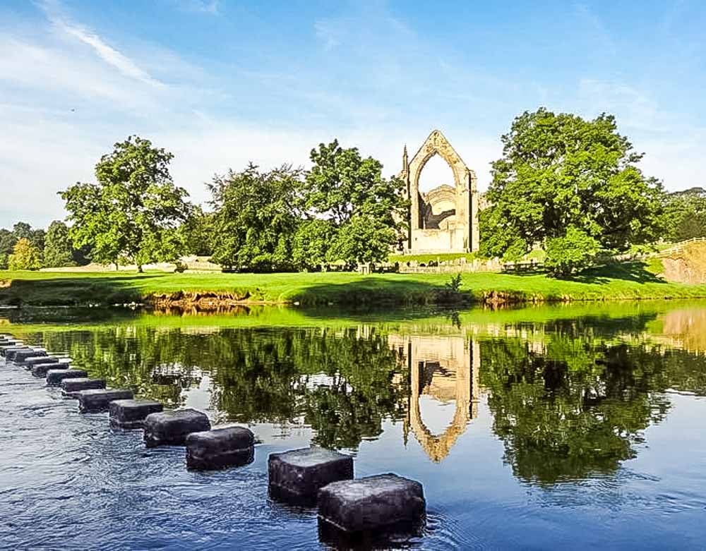 stepping stones at bolton abbey