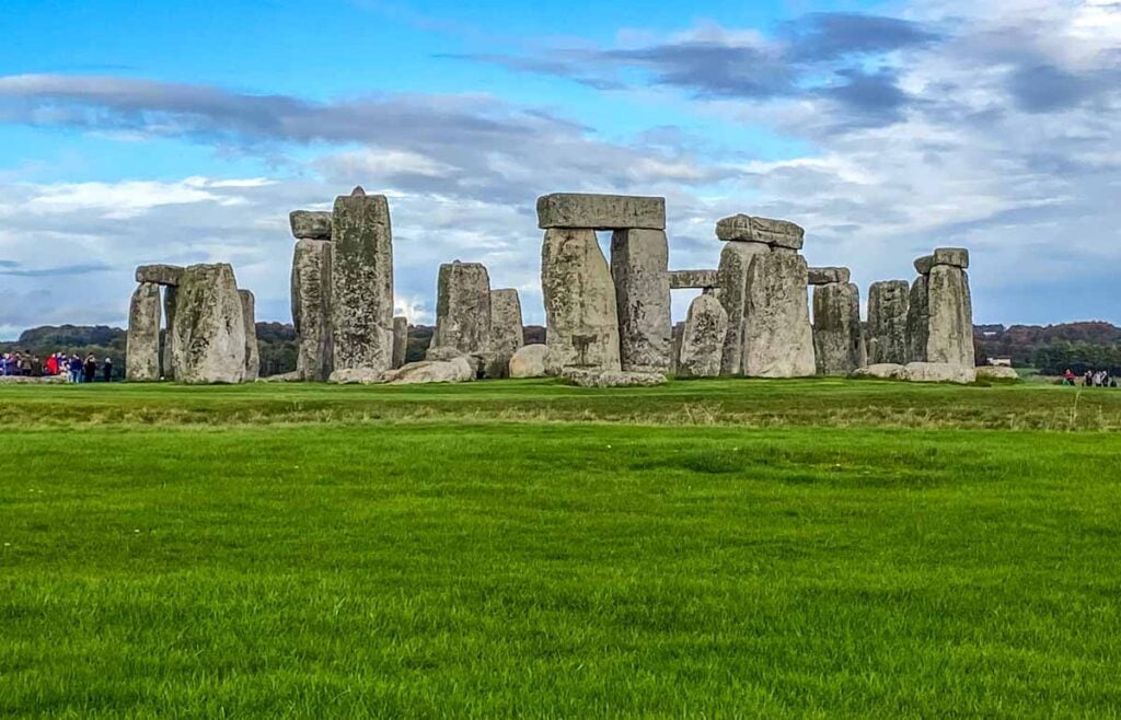 distance view of Stonhenge