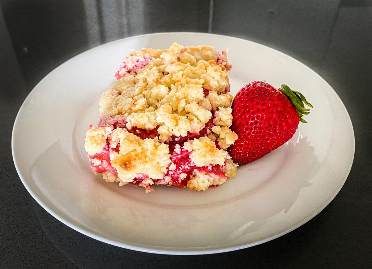 Strawberry Rhubarb Crumble Bar