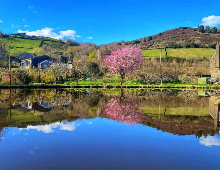 Huddersfield to Marsden – A Walk Along The Huddersfield Narrow Canal