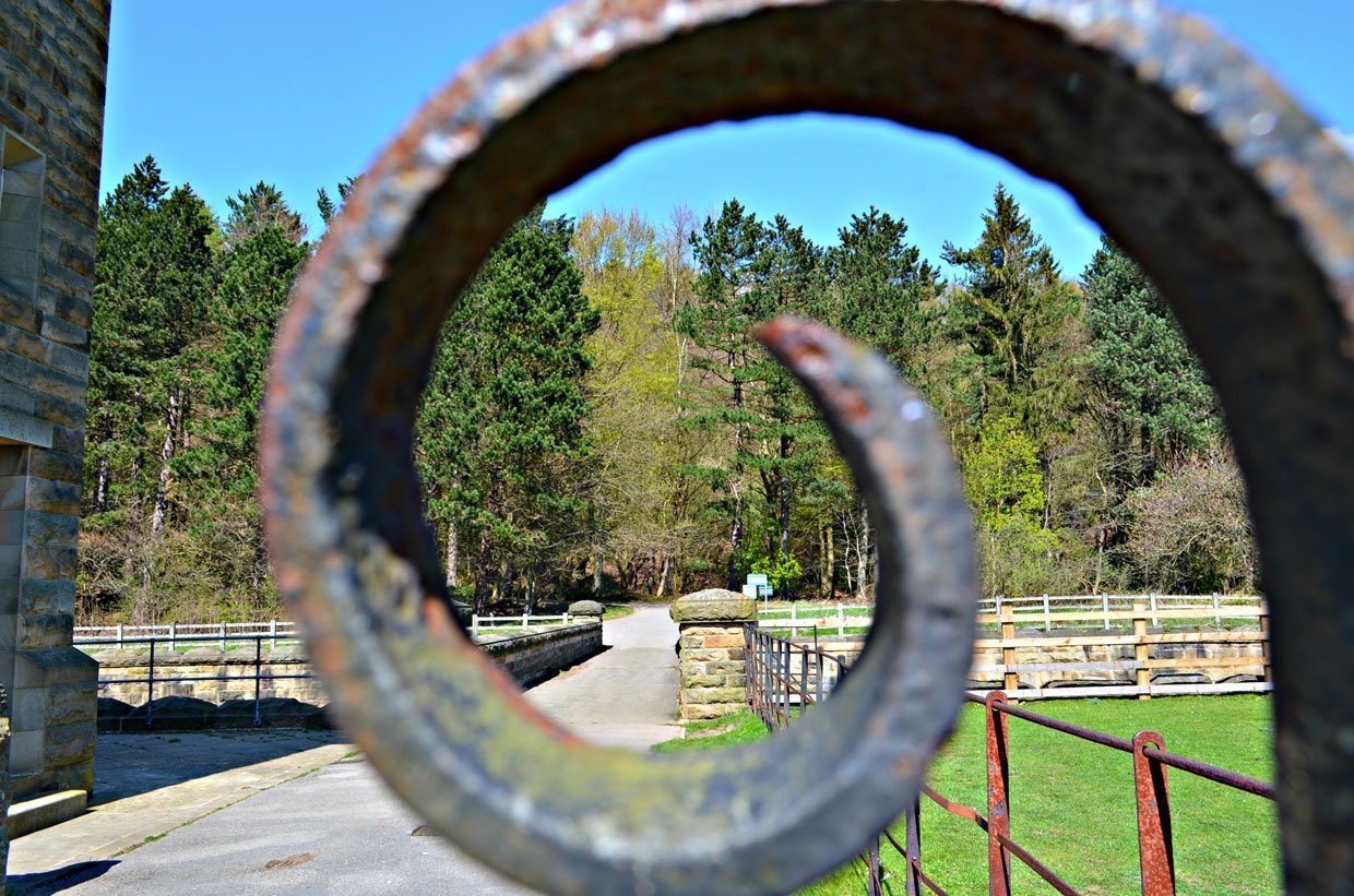 Through-the-Gate-at-Broomhead-Reservoir