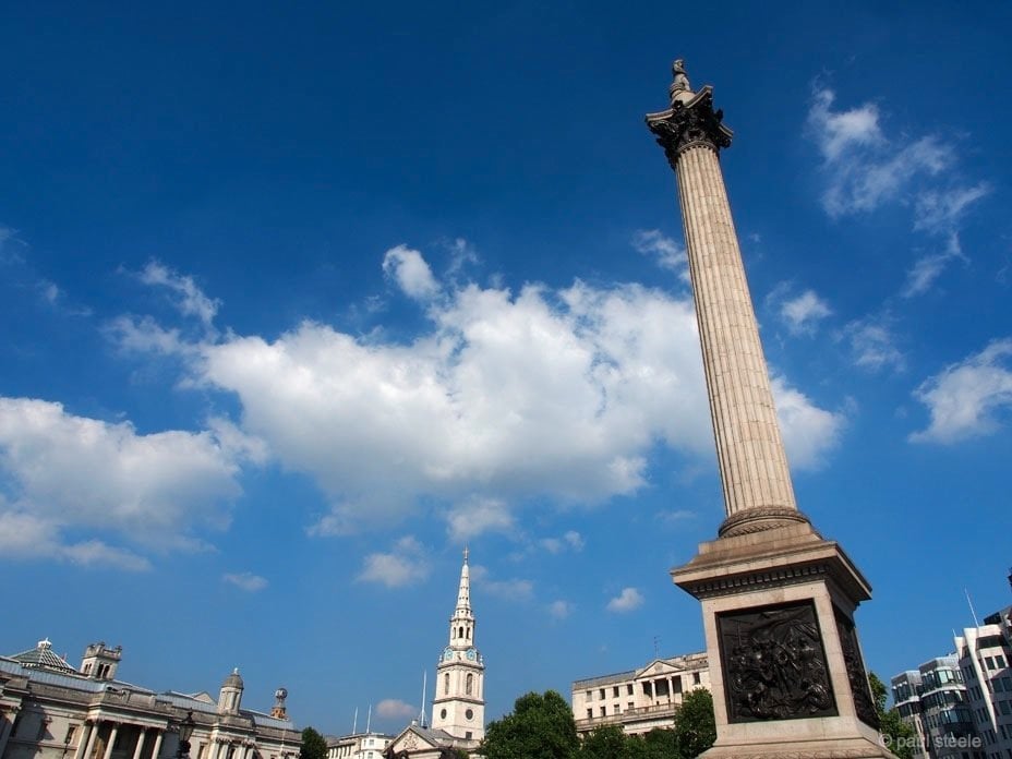 wide angled view of Trafalgar Square