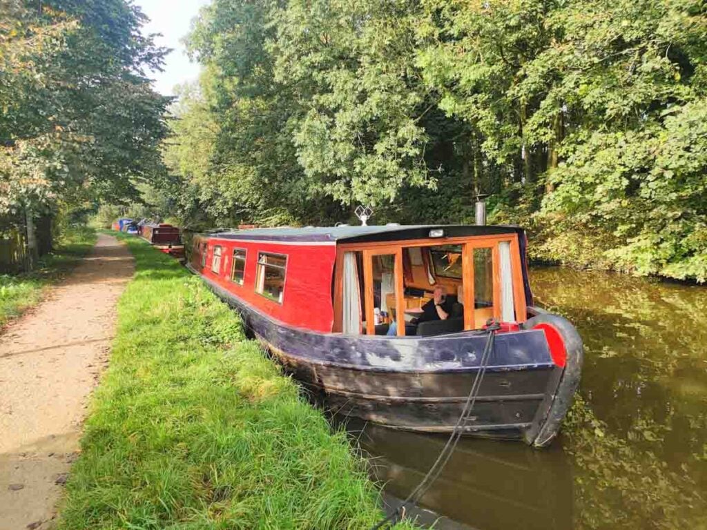 widebeam boat exterior